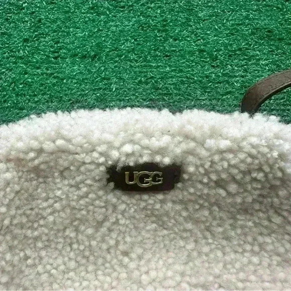 UGG - Picture 2 of 4